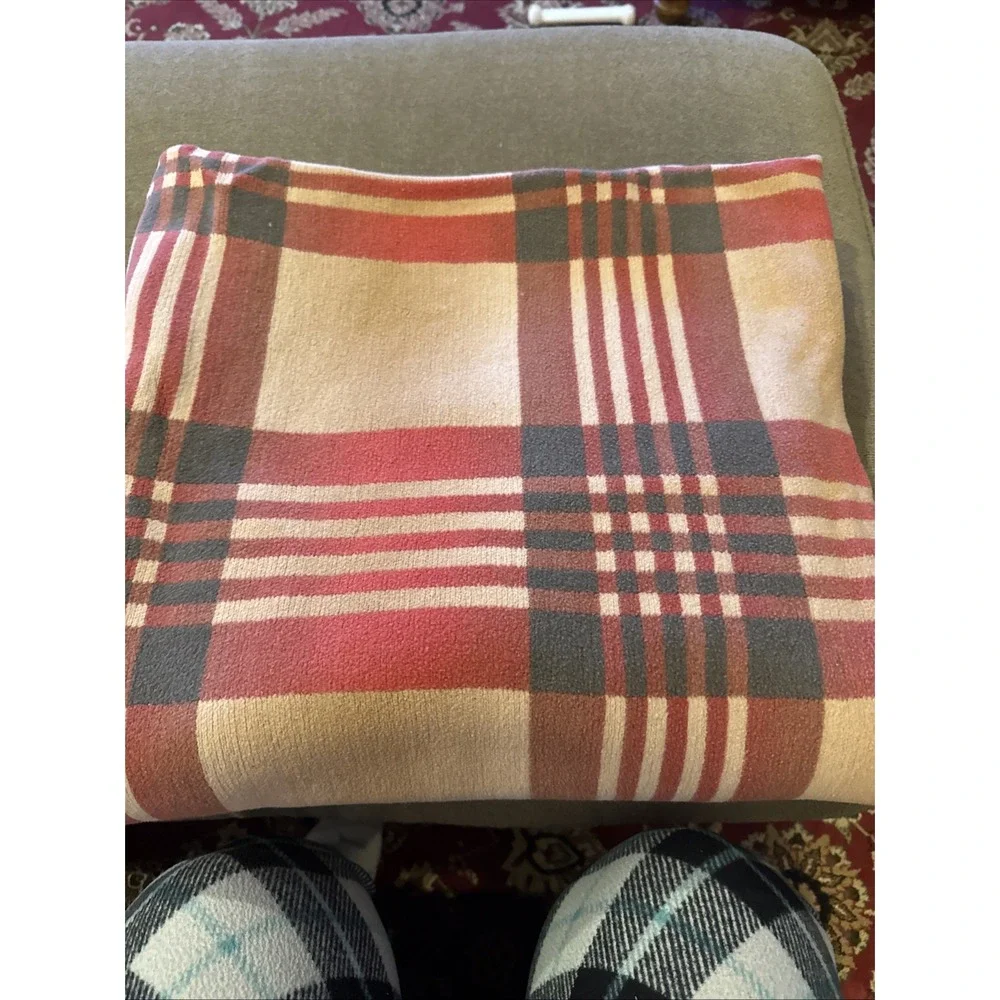 1930's Beacon Camp Blanket Reversable Floral Checker Pattern Approx 76x72 (TD)